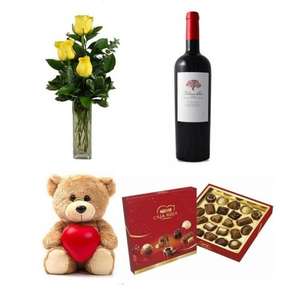 Producto https://vanityflor.es/packs-con-rosas/376-3-rosas-amarillas-con-osito-vino-y-bombones.html